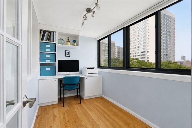 8 Whittier Pl 7J, Boston, MA 02114