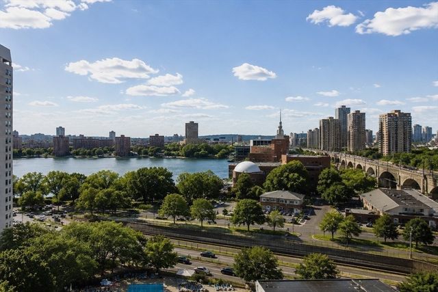 8 Whittier Pl 7J, Boston, MA 02114