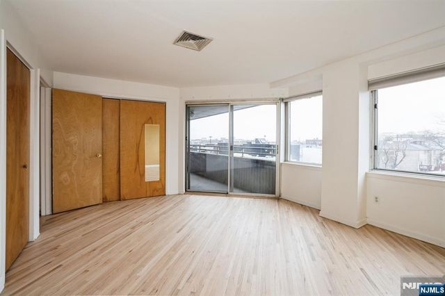 364 Palisade Avenue 4C, Cliffside Park, NJ 07010