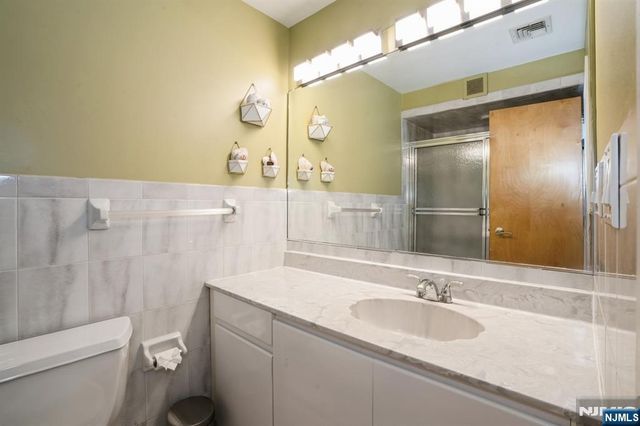 364 Palisade Avenue 4C, Cliffside Park, NJ 07010