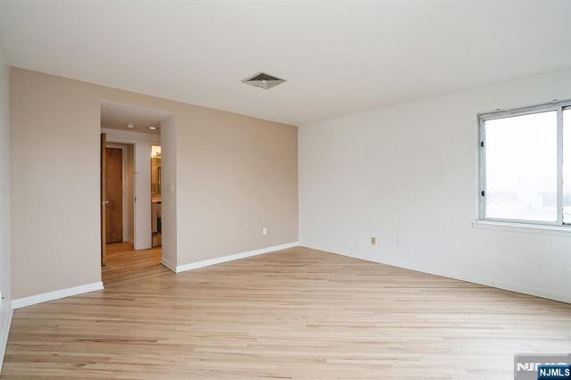 364 Palisade Avenue 4C, Cliffside Park, NJ 07010