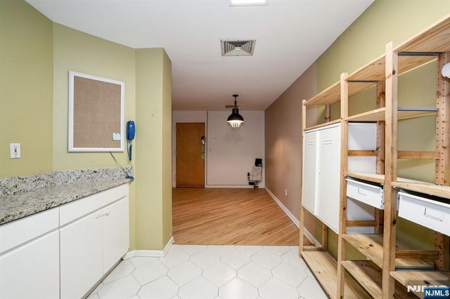 364 Palisade Avenue 4C, Cliffside Park, NJ 07010