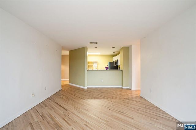 364 Palisade Avenue 4C, Cliffside Park, NJ 07010