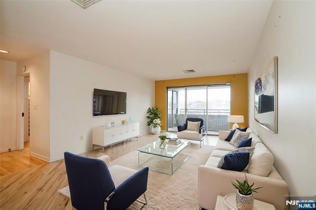 364 Palisade Avenue 4C, Cliffside Park, NJ 07010