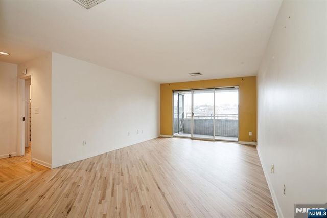 364 Palisade Avenue 4C, Cliffside Park, NJ 07010
