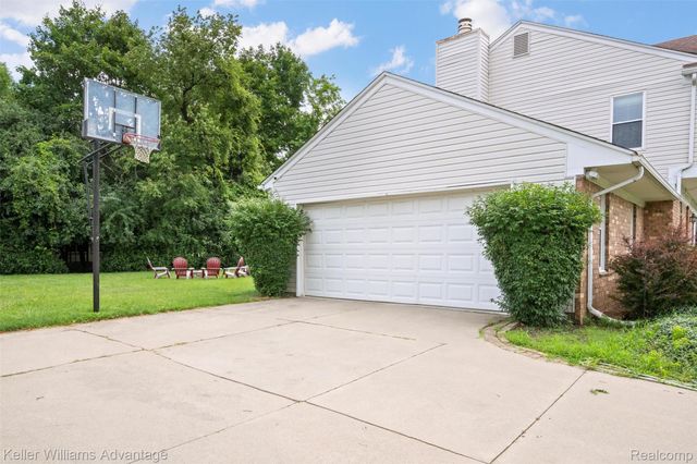 5016 Patrick Road, West Bloomfield Charter Township, MI 48322