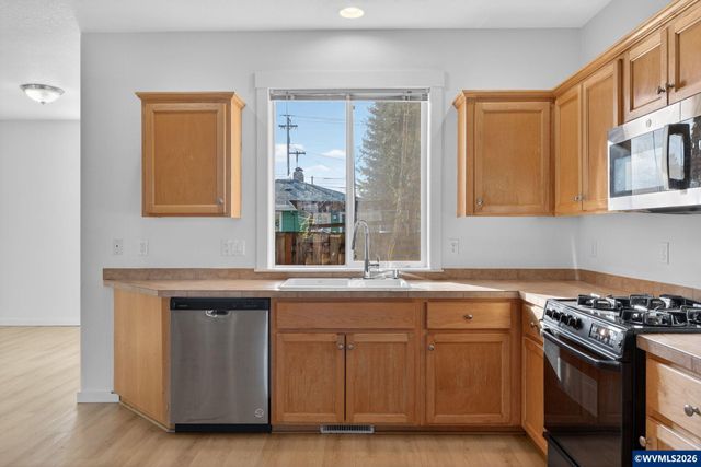 20618 SW Rockport Ln Ln, Beaverton, OR 97006