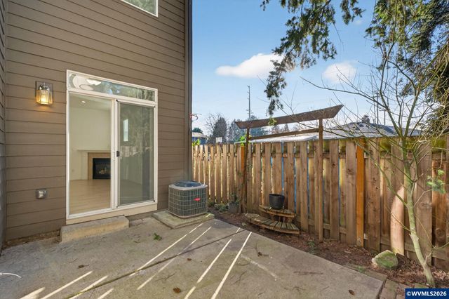 20618 SW Rockport Ln Ln, Beaverton, OR 97006