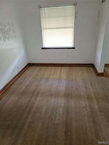 5806 Woodland Avenue, St Louis, MO 63120