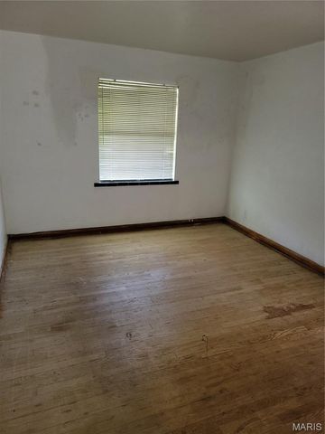 5806 Woodland Avenue, St Louis, MO 63120