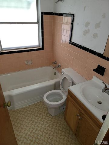 5806 Woodland Avenue, St Louis, MO 63120