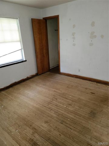 5806 Woodland Avenue, St Louis, MO 63120