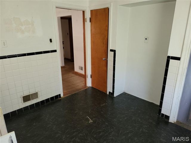 5806 Woodland Avenue, St Louis, MO 63120