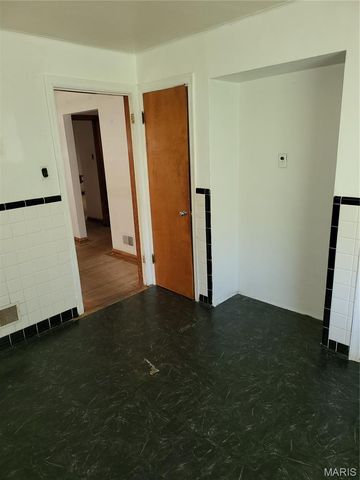 5806 Woodland Avenue, St Louis, MO 63120