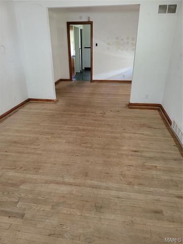 5806 Woodland Avenue, St Louis, MO 63120