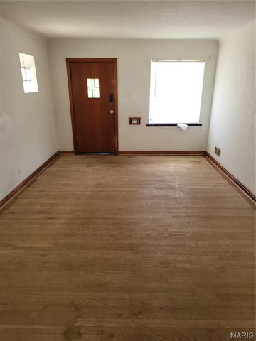 5806 Woodland Avenue, St Louis, MO 63120