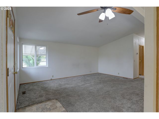 950 POMONA St 127, The Dalles, OR 97058