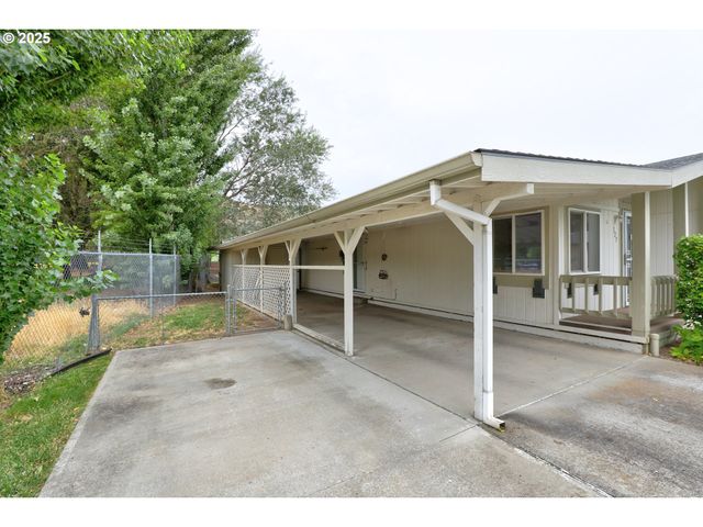 950 POMONA St 127, The Dalles, OR 97058