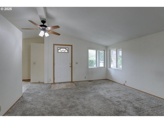 950 POMONA St 127, The Dalles, OR 97058