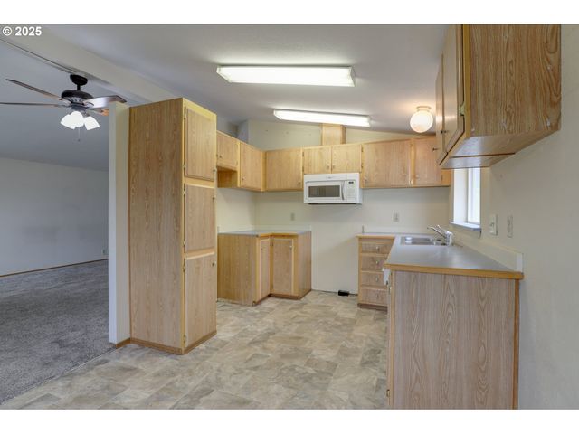 950 POMONA St 127, The Dalles, OR 97058
