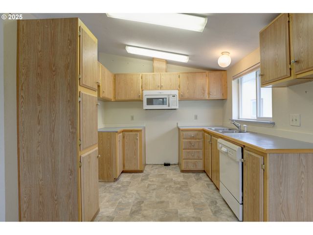 950 POMONA St 127, The Dalles, OR 97058