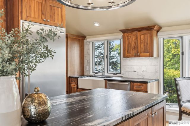 207 S 95th Street, Omaha, NE 68114