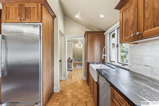 207 S 95th Street, Omaha, NE 68114