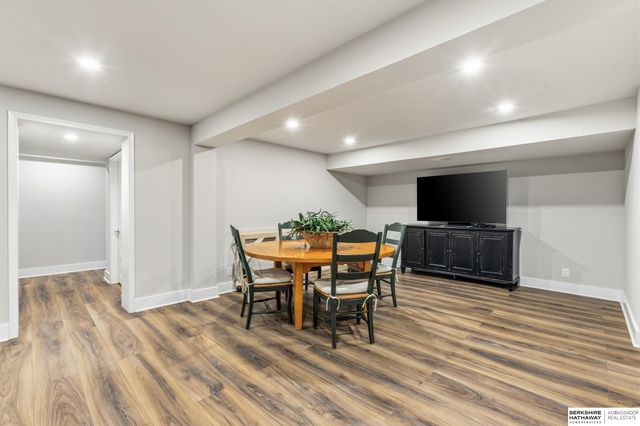 207 S 95th Street, Omaha, NE 68114