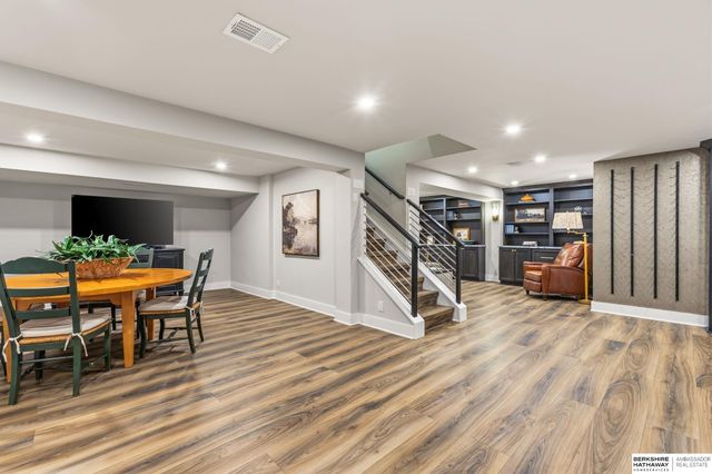 207 S 95th Street, Omaha, NE 68114
