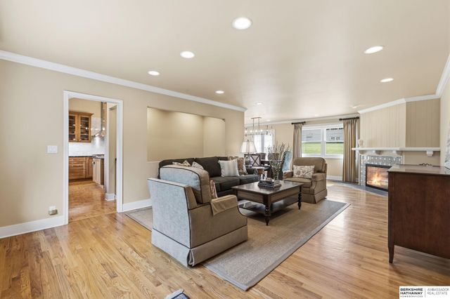 207 S 95th Street, Omaha, NE 68114