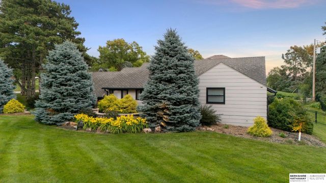 207 S 95th Street, Omaha, NE 68114