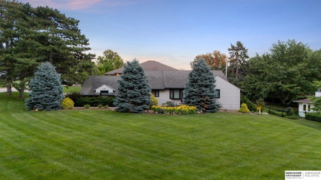 207 S 95th Street, Omaha, NE 68114