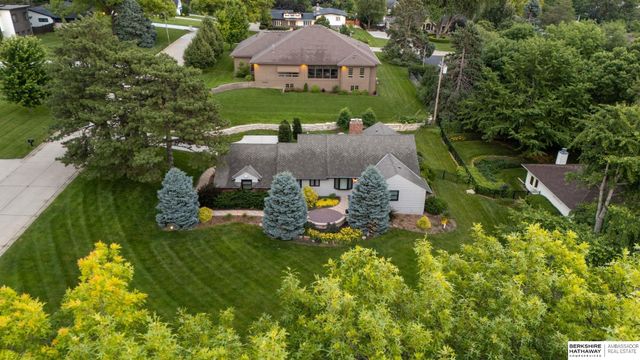 207 S 95th Street, Omaha, NE 68114