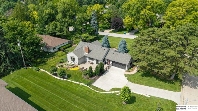 207 S 95th Street, Omaha, NE 68114