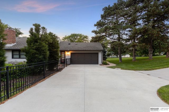 207 S 95th Street, Omaha, NE 68114