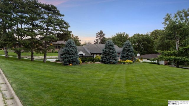 207 S 95th Street, Omaha, NE 68114