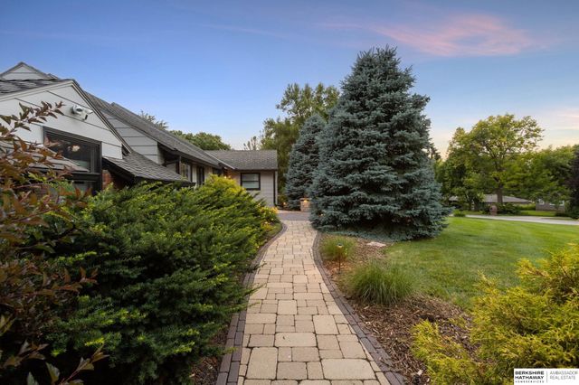 207 S 95th Street, Omaha, NE 68114