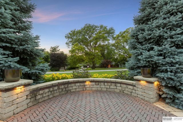 207 S 95th Street, Omaha, NE 68114