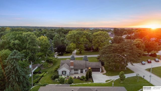 207 S 95th Street, Omaha, NE 68114
