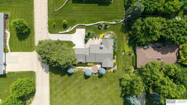 207 S 95th Street, Omaha, NE 68114