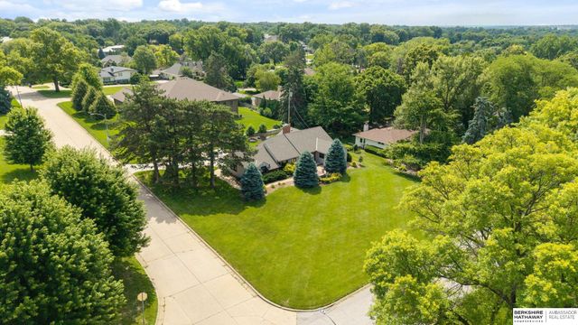 207 S 95th Street, Omaha, NE 68114