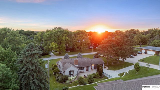 207 S 95th Street, Omaha, NE 68114