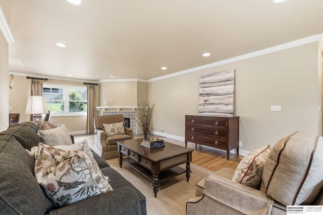 207 S 95th Street, Omaha, NE 68114