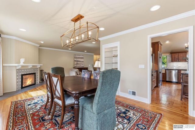 207 S 95th Street, Omaha, NE 68114