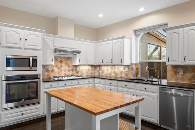 1819 Sandalwood Lane, Grapevine, TX 76051