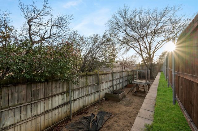 1819 Sandalwood Lane, Grapevine, TX 76051