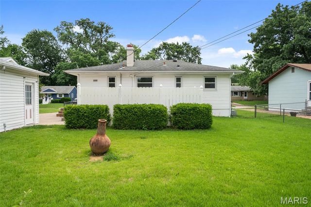 335 S Saint Charles Street, Florissant, MO 63031