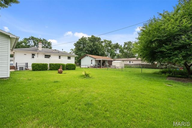 335 S Saint Charles Street, Florissant, MO 63031