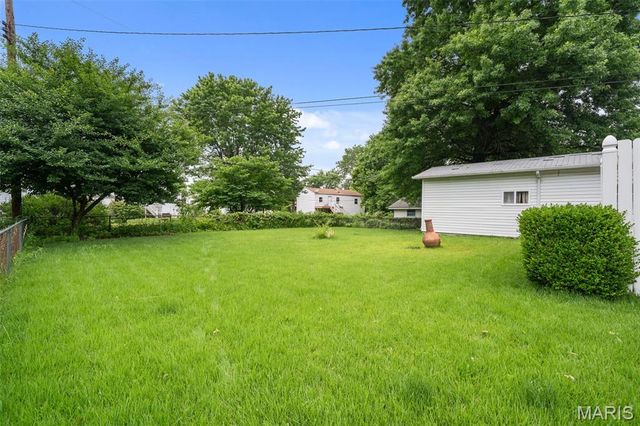 335 S Saint Charles Street, Florissant, MO 63031