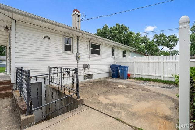 335 S Saint Charles Street, Florissant, MO 63031